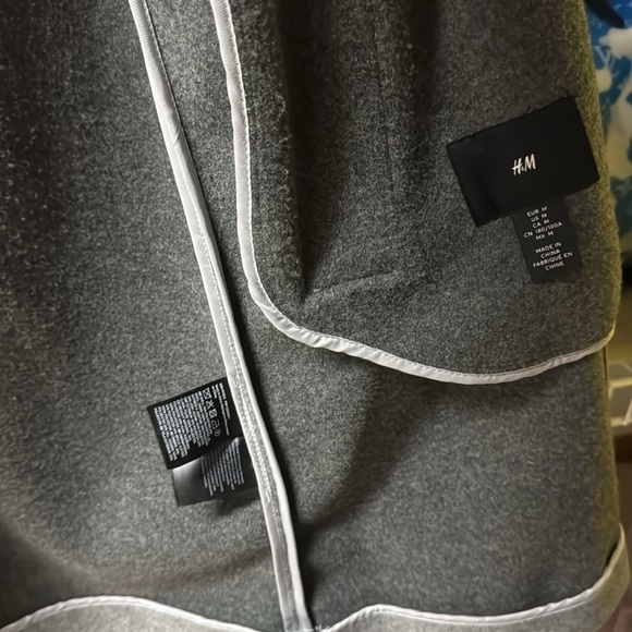 H&M men’s Grey Peacoat - Picture 4 of 4